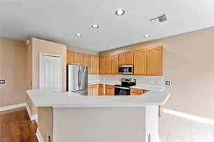 901 Parker Den Dr, Ruskin, FL 33570 - Photo 10