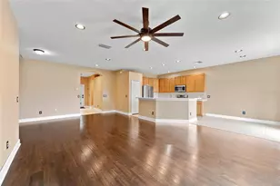 901 Parker Den Dr, Ruskin, FL 33570 - Photo 8
