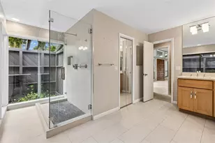 4407 Carrollwood Village Dr, Tampa, FL 33618 - Photo 18