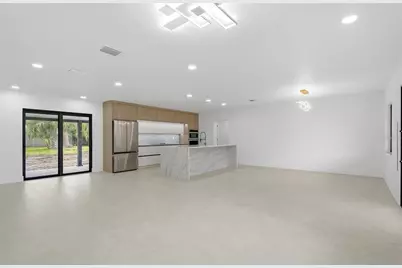 8316 W Forest Circle, Tampa, FL 33615 - Photo 12