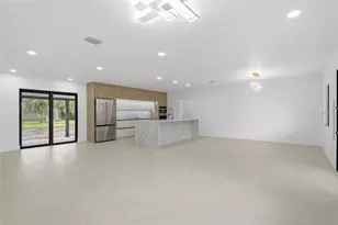 8316 W Forest Cir, Tampa, FL 33615 - Photo 12