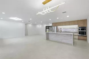 8316 W Forest Cir, Tampa, FL 33615 - Photo 14