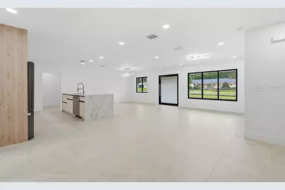 8316 W Forest Circle, Tampa, FL 33615 - Photo 16