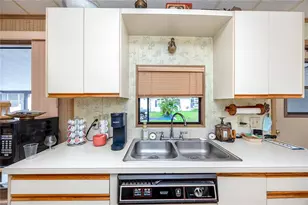 6821 Americana Dr NE, Saint Petersburg, FL 33702 - Photo 20