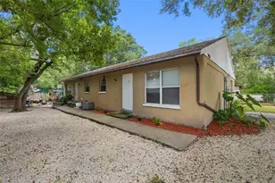 9406 N Hartts Dr, Tampa, FL 33617 - Photo 2