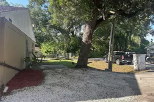 9406 N Hartts Dr, Tampa, FL 33617 - Photo 6