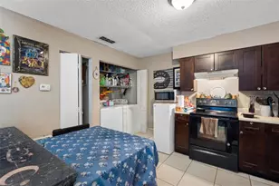 9406 N Hartts Dr, Tampa, FL 33617 - Photo 30