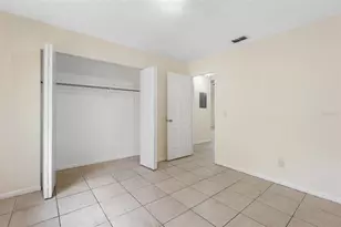 9406 N Hartts Dr, Tampa, FL 33617 - Photo 22