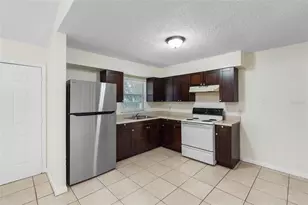 9406 N Hartts Dr, Tampa, FL 33617 - Photo 14