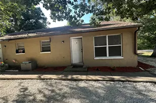 9406 N Hartts Dr, Tampa, FL 33617 - Photo 4