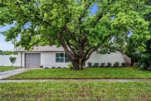 11928 Temple Ct, Seminole, FL 33772 - Photo 2