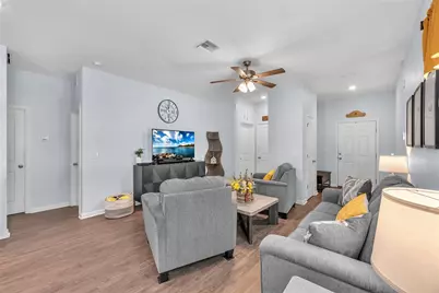 34820 Daisy Meadow Loop, Zephyrhills, FL 33541 - Photo 4