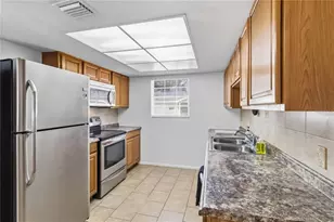 14462 Reuter Strasse Cir, Tampa, FL 33613 - Photo 6