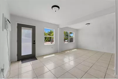 3030 1/2 5th Street N, Saint Petersburg, FL 33704 - Photo 1