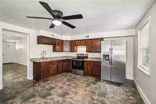 9216 W Robson St, Tampa, FL 33615 - Photo 4