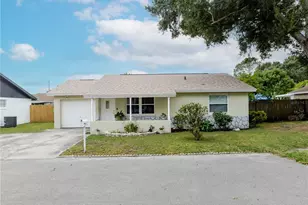 10118 Hunters Point Ct, Tampa, FL 33615 - Photo 2