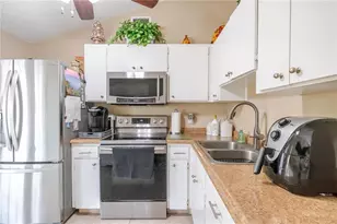 10118 Hunters Point Ct, Tampa, FL 33615 - Photo 6