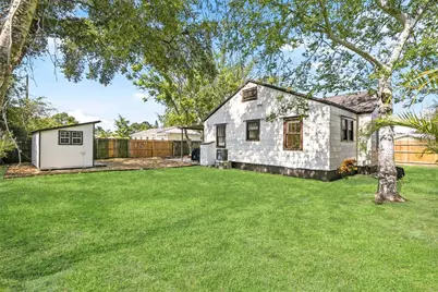 6031 Hobson Street NE, Saint Petersburg, FL 33703 - Photo 4