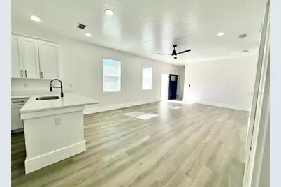 3017 73rd Street N, Tampa, FL 33619 - Photo 8