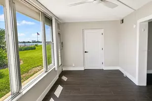 1847 Shore Dr S, Saint Petersburg, FL 33707 - Photo 12