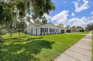 2928 Forest Cir, Seffner, FL 33584 - Photo 4