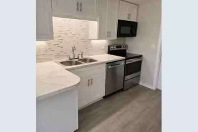 703 2nd Avenue NW #B, Ruskin, FL 33570 - Photo 6
