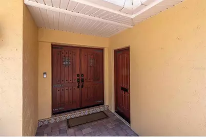5810 Bahama Shores Drive S, Saint Petersburg, FL 33705 - Photo 6