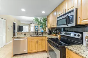 11605 Gulf Blvd, Saint Petersburg, FL 33706 - Photo 16