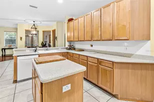 28 Camelot Ridge Dr, Brandon, FL 33511 - Photo 22