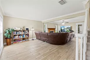 16126 Country Crossing Dr, Tampa, FL 33624 - Photo 8