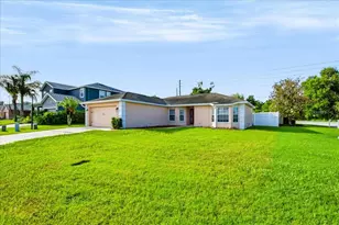 8810 Pebblebrooke Dr, Lakeland, FL 33810 - Photo 2