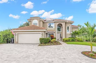 930 Southern Pine Ct NE, Saint Petersburg, FL 33703 - Photo 1