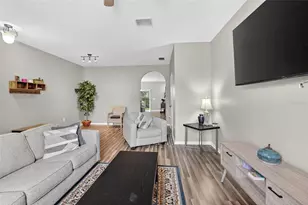 2052 Greenwood Valley Dr, Plant City, FL 33563 - Photo 8