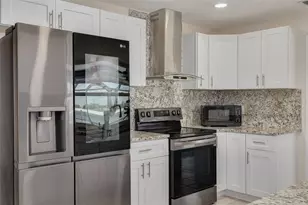 8960 140th St, Seminole, FL 33776 - Photo 12