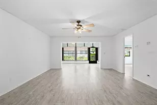 2502 Royal Pines Cir, Clearwater, FL 33763 - Photo 10