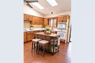 9913 W Bay Street, Seminole, FL 33776 - Photo 8