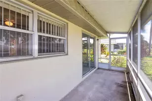 201 Kings Blvd, Sun City Center, FL 33573 - Photo 14
