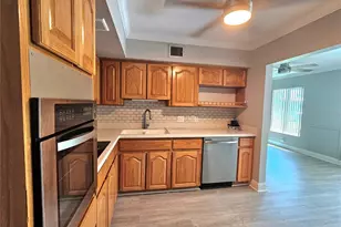 2321 Ecuadorian Way, Clearwater, FL 33763 - Photo 10