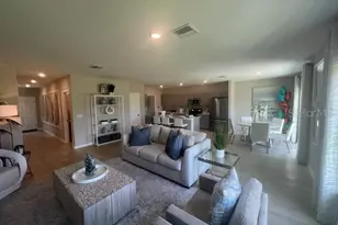7568 Hydrangea Ln, Wesley Chapel, FL 33545 - Photo 4