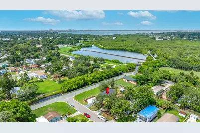 2547 Kingston Street S, Saint Petersburg, FL 33711 - Photo 2