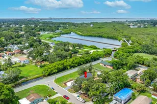 2547 Kingston St S, Saint Petersburg, FL 33711 - Photo 2