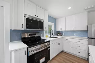 2547 Kingston St S, Saint Petersburg, FL 33711 - Photo 8
