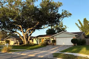 1874 Wateroak Dr W, Clearwater, FL 33764 - Photo 2