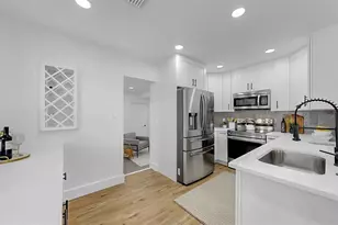 4112 W Lawn Ave, Tampa, FL 33611 - Photo 10
