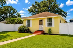 217 50th Terrace N, Saint Petersburg, FL 33703 - Photo 2