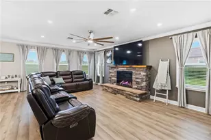 10007 Dolphin Gull Cir, Thonotosassa, FL 33592 - Photo 2
