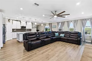 10007 Dolphin Gull Cir, Thonotosassa, FL 33592 - Photo 2