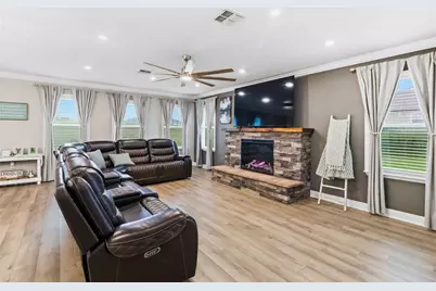 10007 Dolphin Gull Circle, Thonotosassa, FL 33592 - Photo 4