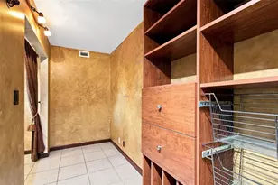 5700 Mariner St, Tampa, FL 33609 - Photo 12