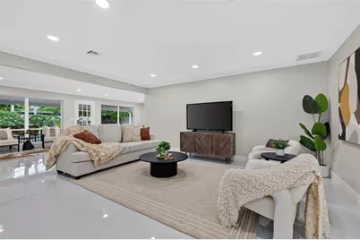 219 Miramar Boulevard NE, Saint Petersburg, FL 33704 - Photo 14